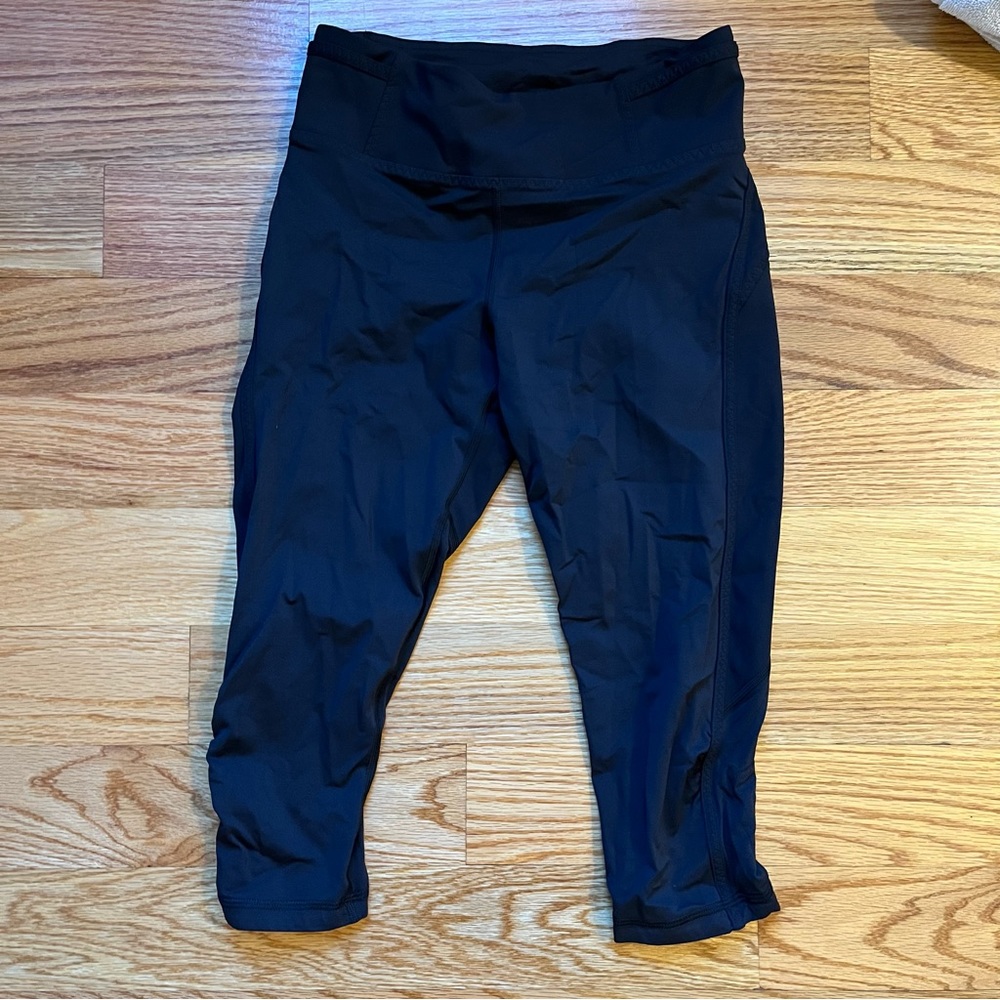 Lululemon black capri length leggings size 6
